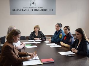 На общегородском родительском собрании  обсуждались вопросы безопасности детей в летний период