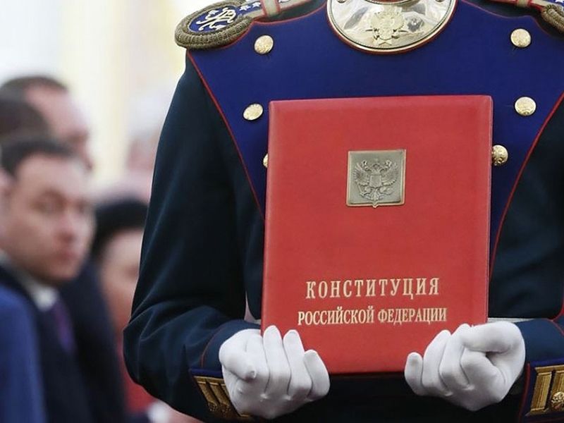 Поправки в Конституцию запрещают депутатам и сенаторам иметь зарубежные счета