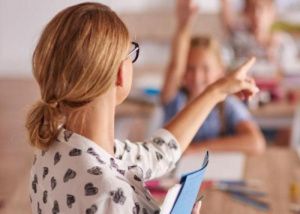 Телеканал «Россия» и Министерство просвещения РФ объявляют конкурс на самого классного учителя страны