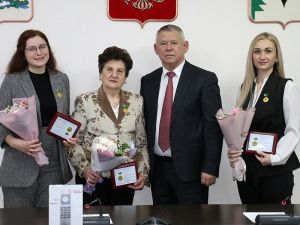 Знаки отличия «Доброволец Мегиона» вручили горожанам во время прямого эфира губернатора Югры