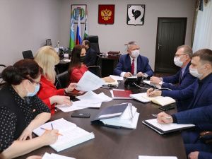 Власть на связи: Олег Дейнека ответил на вопросы мегионцев во время телефонной «прямой линии»