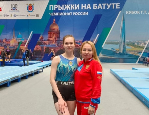 Алёна  Калашникова  - бронзовый призёр Чемпионата России по прыжкам на двойном мини-трампе!