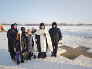 Сегодня днем состоялось освящение воды в купели на реке Меге. 