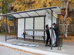 Десять остановок на центральных маршрутах в скором времени украсят элементы бренда Мегиона. Работы уже ведутся