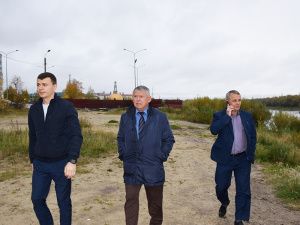 Глава города Олег Дейнека посмотрел, как ведутся работы по подготовке города к зиме