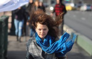 Сильный ветер задержится в Югре на несколько дней