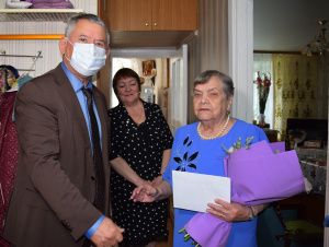 Свой 90-летний юбилей отметила труженица тыла Нина Павловна Фирсова