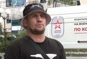 В пункте отбора на военную службу по контракту в окружной столице не бывает пусто