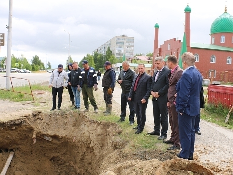 Пешком по  городу: в Мегионе готовят к зиме объекты ЖКХ