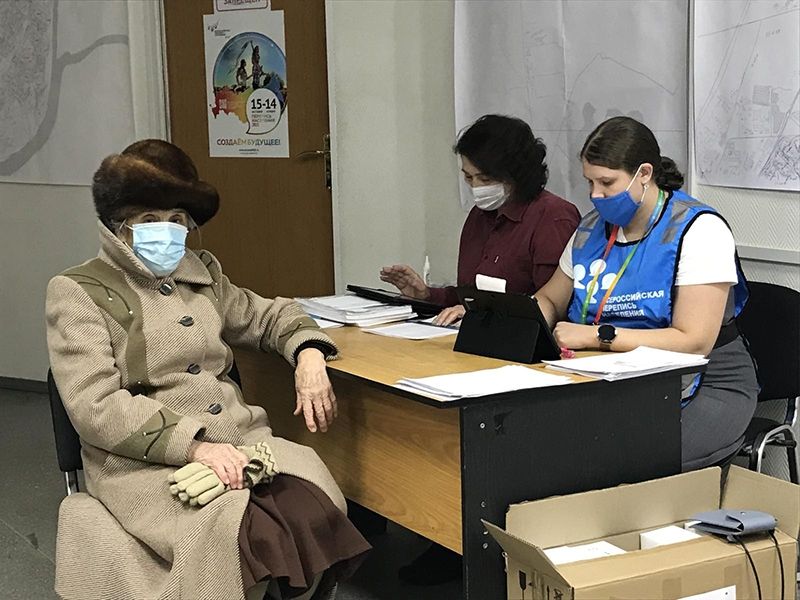 Достойный пример: 91-летняя жительница Мегиона посетила переписной участок