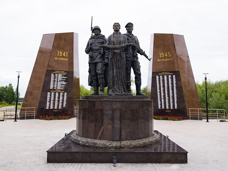 Чьи имена и почему занесены на гранитные плиты Аллеи Славы?