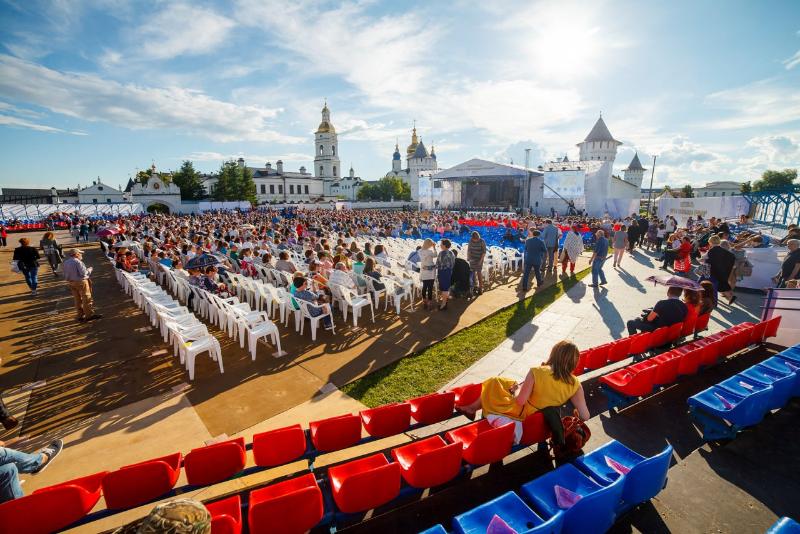 Александр Моор пригласил жителей Ямала и Югры на фестиваль «Лето в Тобольском Кремле»