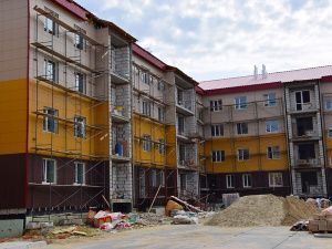 О жилье и цветах: глава города побывал в новом микрорайоне в Высоком