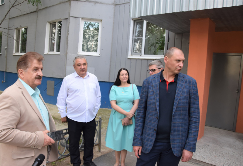 Глава Мегиона в рамках рубрики #МаршрутПостроен обсудил перспективы благоустройства с жителями домов по ул.Норкина и встретился с активистами совета дома ул.Свободы,38