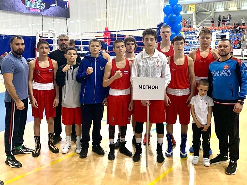 Наши боксёры завоевали золото, серебро и бронзу на региональном турнире