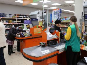 В Мегионе проходят рейды по организациям торговли и бытового обслуживания населения – на контроле соблюдение масочного режима