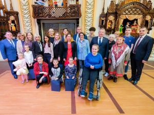 Югра первая из регионов России предоставит право жителям ДНР на участие в грантовых конкурсах с социальными и общественными проектами