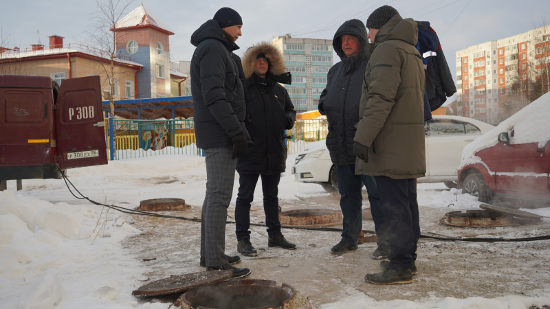 Глава Мегиона проконтролировал ход ремонтных работ по адресу Кузьмина, 14 