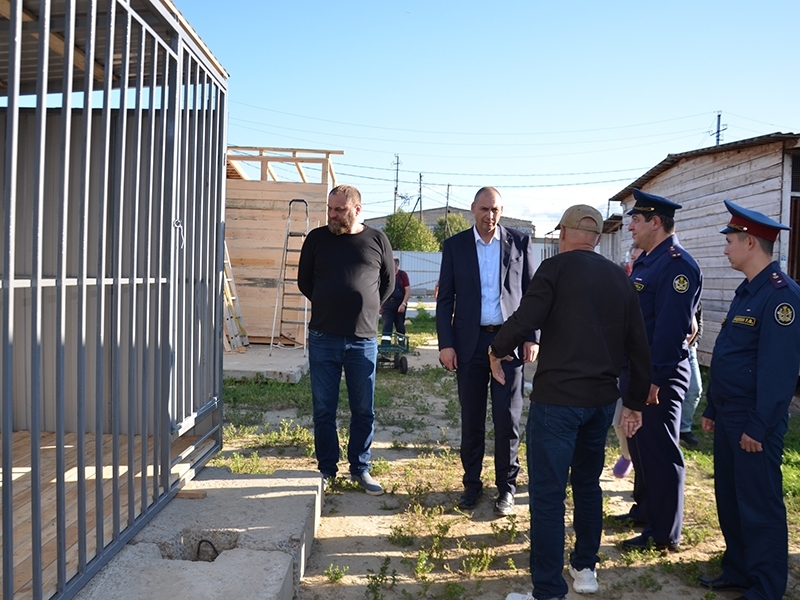 Новый вольер для мегионского приюта