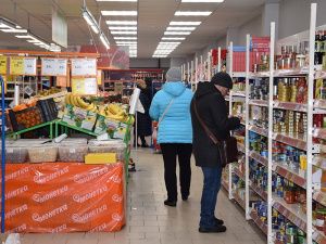 О контроле цен в магазинах города на основной перечень продуктов питания.