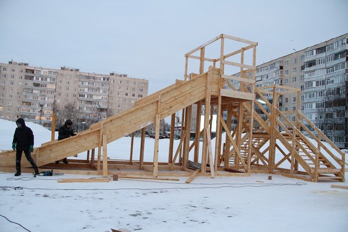 Будут горки новые, деревянные