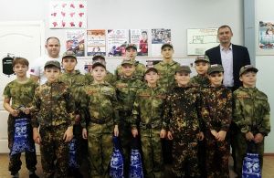 Сладкие подарки для воспитанников спортивно-патриотического клуба "Витязь-86"