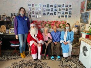 Волонтеры Победы Мегиона поздравили ветеранов Великой Отечественной войны с Новым годом