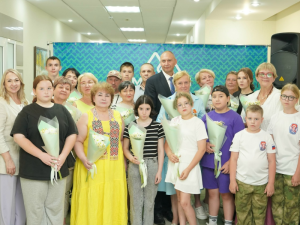 В День семьи, любви и верности, в администрации города открылась выставка «Семьи Героев».