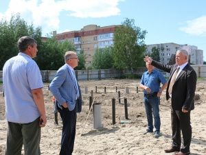 Олег Дейнека побывал на объекте для содержания безнадзорных животных и на территории будущего «Мега.Парка».