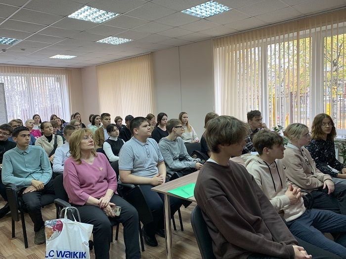 Как вести себя в обществе?