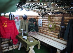  Уют землянки фронтовой