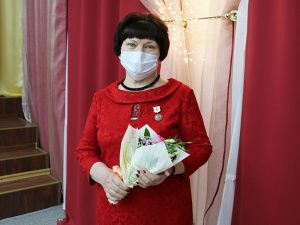 За верность профессии и любовь к детям: В Мегионе чествуют педагогов с 40-летним стажем работы