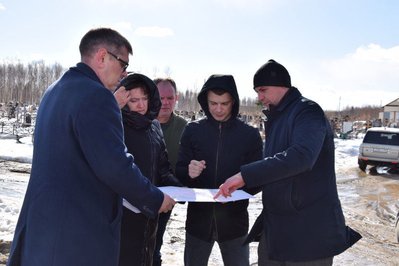 Глава города Алексей Петриченко провёл  проверку состояния городского кладбища
