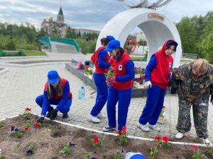 «Зеленый патруль» украшает город цветами