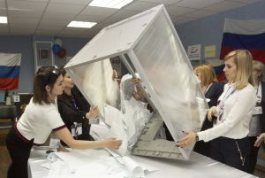 В нескольких регионах России уже приступили к подсчету голосов 