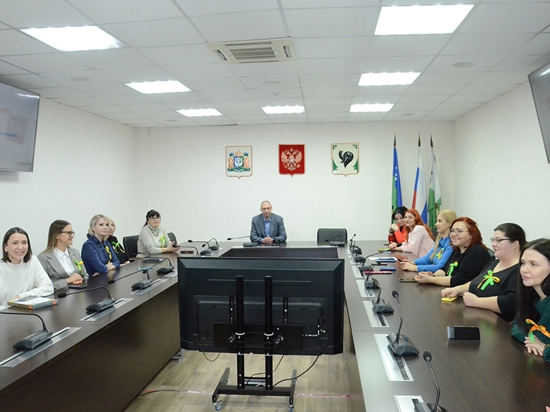 Глава Мегиона Алексей Петриченко встретился с представительницами городского женского движения «Инициатива»