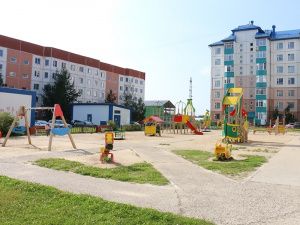 В Мегионе на детских игровых площадках устанавливают информационные таблички