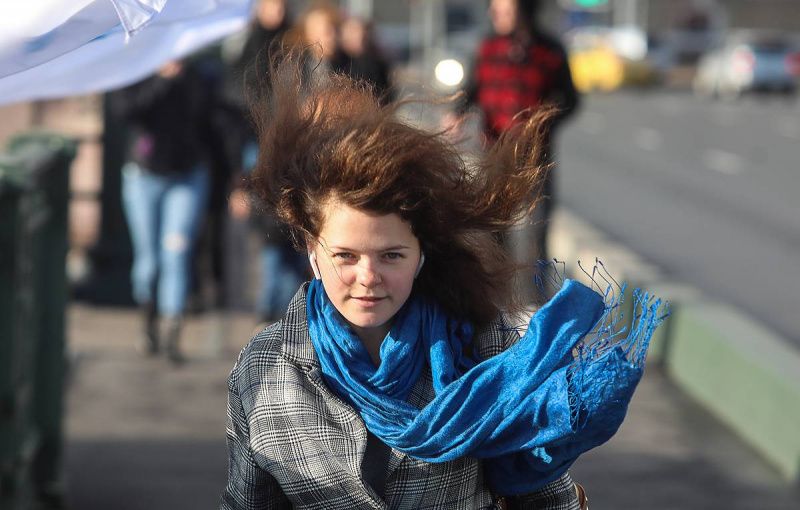 Сильный ветер задержится в Югре на несколько дней