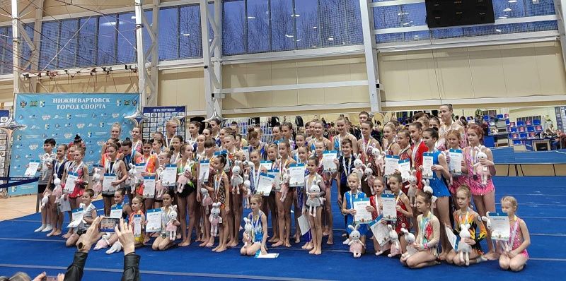 Мегионские акробаты успешно выступили на турнире в Нижневартовске