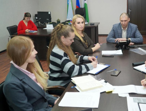 Глава Мегиона Алексей Петриченко провел телефонную "прямую линию" с жителями