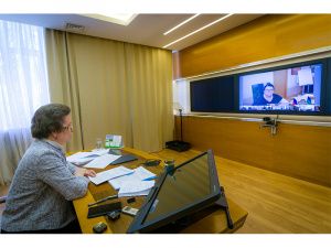 В Югре разработают механизм выплат персоналу авиакомпаний за работу с гражданами с COVID-19