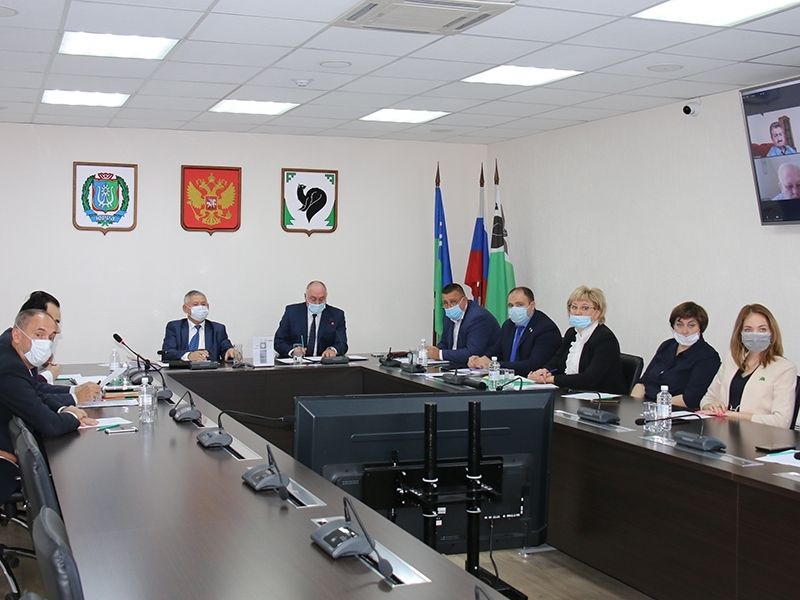 Два депутата городской Думы досрочно сложили полномочия