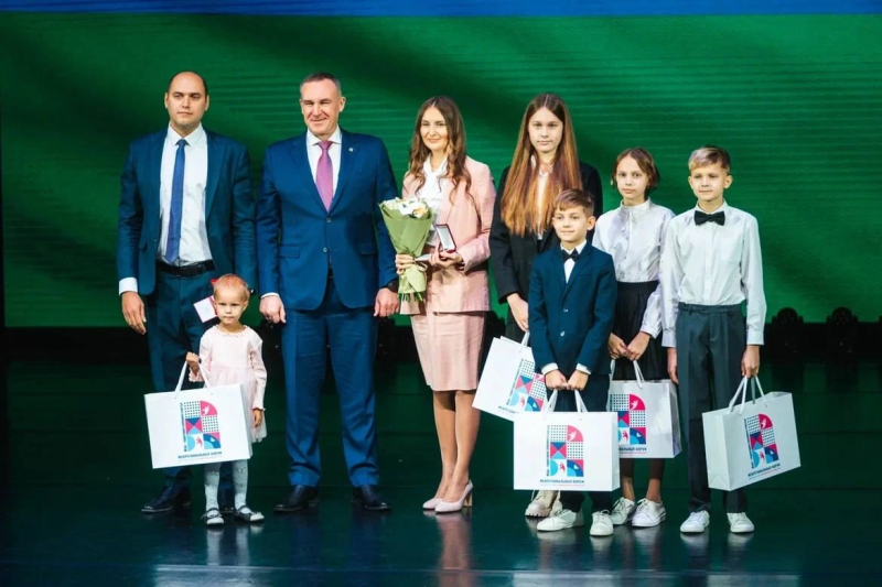 Руслан Кухарук поздравил югорчан с Днем семьи, любви и верности