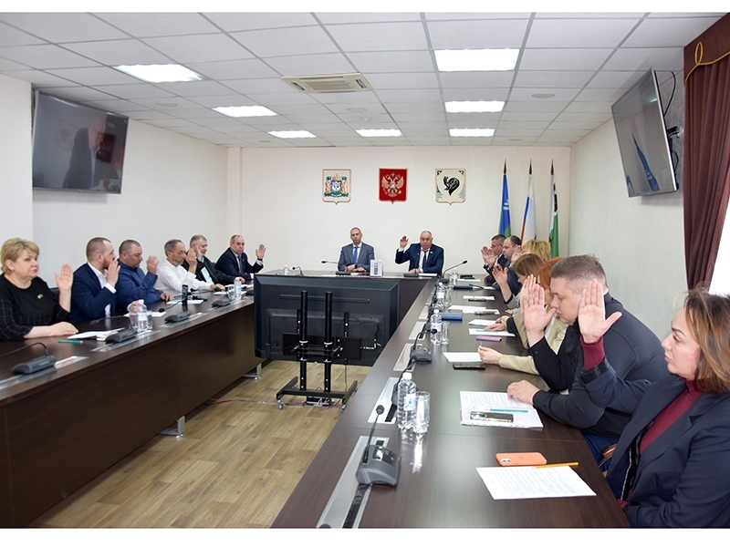 Заседание Думы Мегиона: создание Молодежного парламента и ремонт дорог