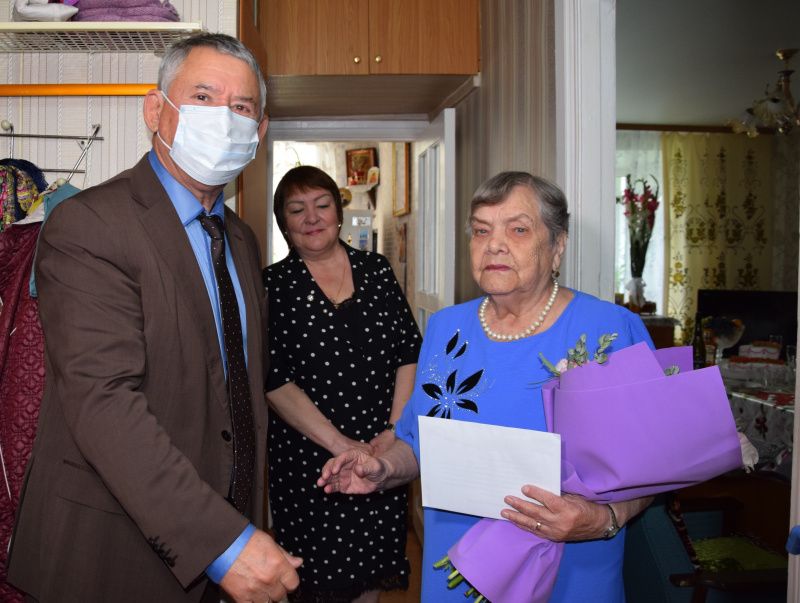 Свой 90-летний юбилей отметила труженица тыла Нина Павловна Фирсова