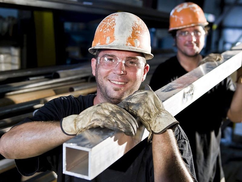 Уважение к людям труда — закреплено конституционно