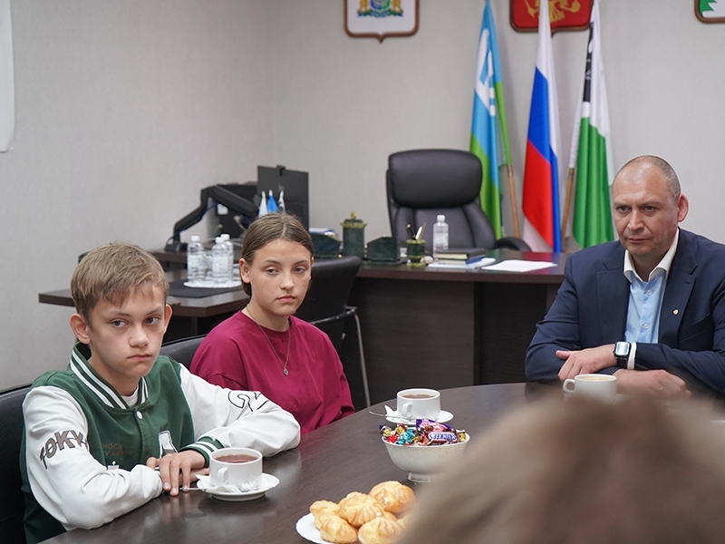 Алексей Петриченко встретился с лауреатами премии в честь участника специальной военной операции Фарита Зарипова